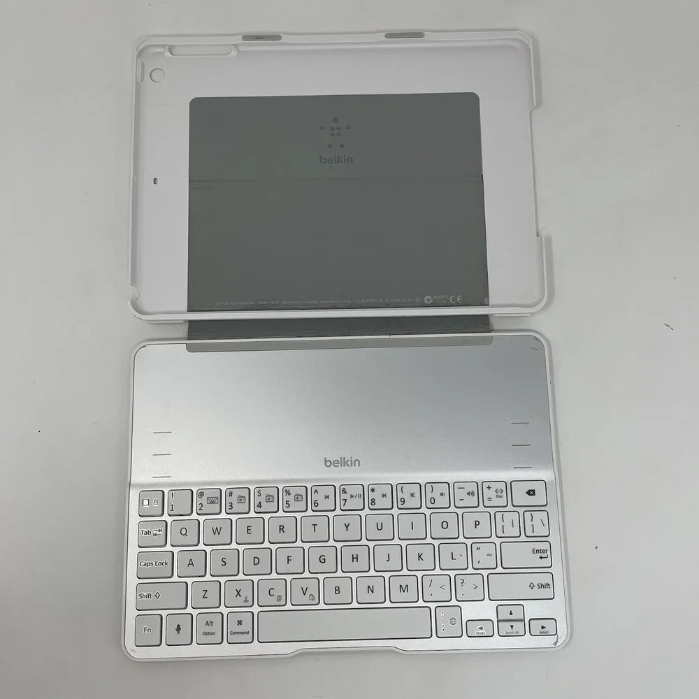 Apple iPad with White Bluetooth Keyboard Case